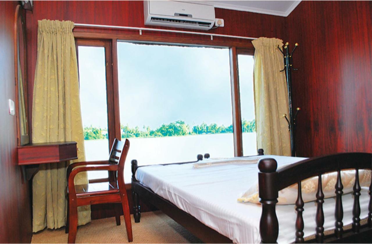 Cosy Premium Houseboats Ξενοδοχείο Alappuzha Εξωτερικό φωτογραφία